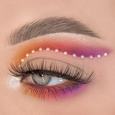 Makeup Piedras, Make Euphoria, Coachella Makeup, Sparkly Makeup, Makeup Pictorial, Rhinestone Makeup, Makeup Face Charts, Eye Makeup Pictures, Eye Makeup Designs