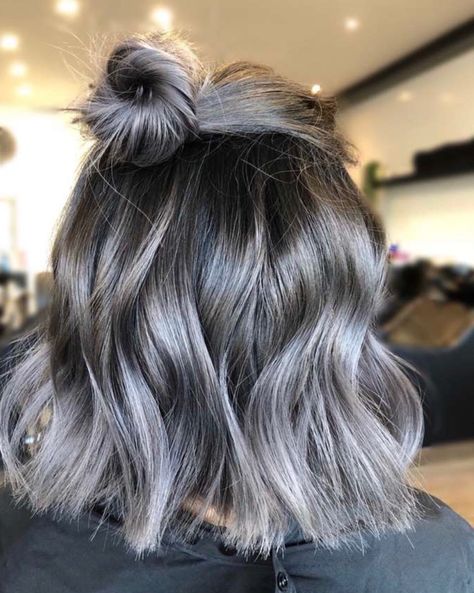 Silver Ombre Hair Short Dark Roots, Ash Bob Balayage, Grey Hair Color Balayage, Short Grey Balayage Hair, Short Hair Silver Balayage, Going Gray Transition Ideas For Brunettes, Fall And Winter Hair Color Ideas For Brunettes, Ash Grey Short Hair, Grey Balayage Short Hair