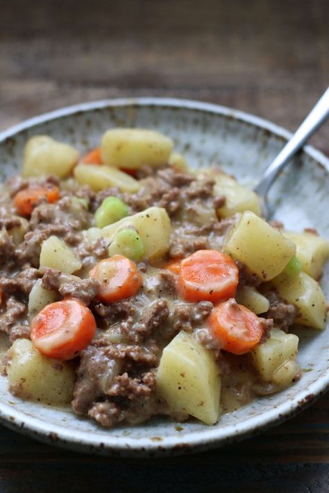 Instant Pot Hobo Hotdish--a casserole take on hobo dinners. Ground beef, carrots, onions and celery in a creamy sauce. Hamburger And Potatoes, Ground Beef And Potatoes, Easy One Pot Meals, Instant Pot Dinner Recipes, Instapot Recipes, Instant Pot Pressure Cooker, Slow Cooking, Pressure Cooker Recipes, Pressure Cooking