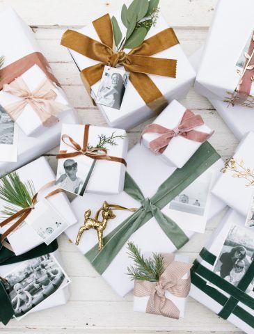 Diy Christmas Wrapping Paper, Photo Gift Tags, Christmas Wrapping Diy, Monika Hibbs, Photo Gifts Diy, Creative Holiday Gifts, White Wrapping Paper, Creative Diy Gifts, Diy Holiday Gifts