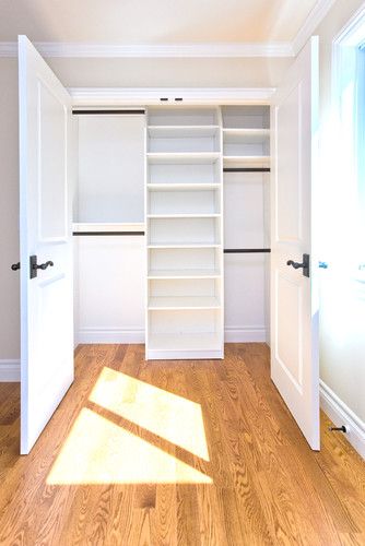 Excellent layout for a small closet.  Every square inch will be utilized! Small Closet Design, Closet Small Bedroom, Closet Hacks Organizing, Closet Remodel, Bedroom Closet Design, Dream Closets, Small Closet, Bedroom Closet, Small Room Design