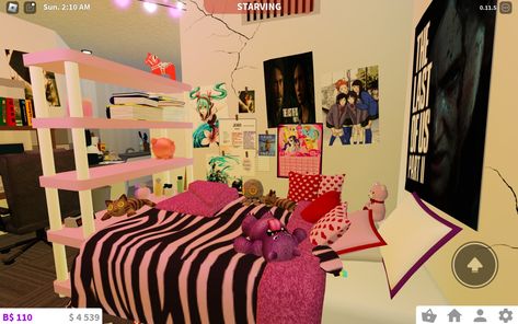 Y2k Bloxburg Room Ideas, Bloxburg Bedroom Ideas Y2k, 2000s Bloxburg Poster Codes, Zaibatsu Roblox Apartment, Maximalist Bloxburg House, Bloxburg 2000s Room, Y2k Bedroom Bloxburg, 2000s Bloxburg House, Gyaru Bloxburg House