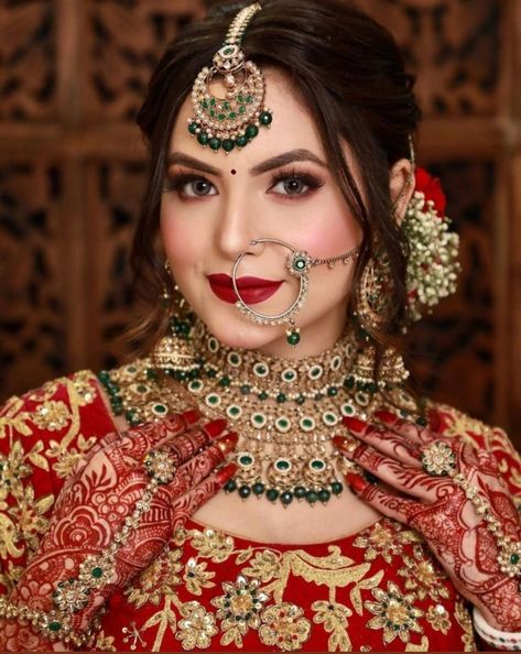 Gold Necklace Set Bridal, Jewellery For Bride, Jewellery Set Bridal, Embarrassing Stories, Bridal Makeup Videos, Indian Bride Makeup, Bridal Jewellery Inspiration, Bridal Jewelry Sets Brides, Bridal Jewellery Set