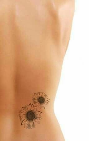 Pretty placement Sunflower Tattoo Thigh, Sunflower Tattoo Simple, Tattoo Sunflower, Tattoo Son, Sunflower Tattoo Sleeve, Sunflower Tattoo Shoulder, 16 Tattoo, Tato Henna, Geniale Tattoos