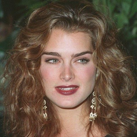 Women 90s Hairstyles, Model Hairstyles Woman, Gym Aesthetic Women, Hairstyles Vintage, Women 90s, Models Off Duty Style, Gym Aesthetic, 90s Hairstyles, Brooke Shields