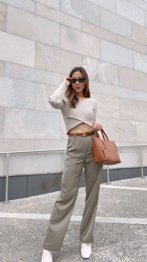 Neutral work where I look with wrap sweater and wide leg pants with white boots and a leather bag Tan Belt Outfit, Sweater And Wide Leg Pants, Triomphe Celine, Classy Workwear, Celine Belt, Belt Outfit, Fall Workwear, Tan Belt, White Booties