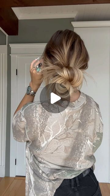 2,447 likes, 34 comments - torielynnbliss op July 25, 2024: "This hack has become my fav for the perfect messy bun everytime #hairideas". Low Messy Bun For Short Hair, How To Do A Low Messy Bun, Easy Messy Low Bun, Short Hair Messy Bun Tutorial, Messy Bun For Medium Length Hair, How To Make A Messy Bun, Messy Hairstyles For Medium Length Hair, Classy Messy Bun, Low Bun Ideas