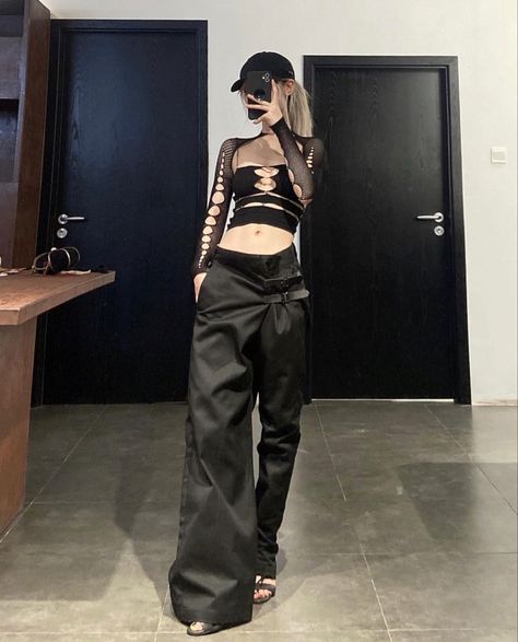 Acubi Concert Outfits, Keshi Concert Outfit Ideas, Keshi Outfit, Dark Futuristic Fashion, Keshi Concert Outfit, Joji Concert Outfit, Joji Concert, Keshi Concert, Yg Style