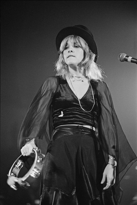 Witchy Style Icons: Lorde, Stevie Nicks, and More | Vogue Stevie Nicks Costume, Stevie Nicks 70s, 70s Style Icons, Witchy Wardrobe, Stevie Nicks Style, Shop Stevie, Lindsey Buckingham, Stevie Nicks Fleetwood Mac, Fashion 70s