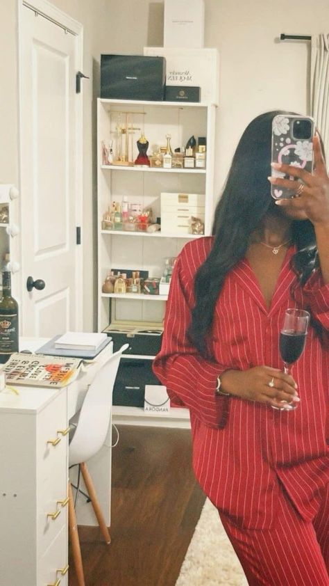 Pajamas Aesthetic Black Woman, Christmas Pajamas Black Women, Red Pajamas Aesthetic, Cute Pj Sets Aesthetic, Cozy Pjs Aesthetic, Pajama Set Aesthetic, Christmas Pajamas Aesthetic, Pyjamas Aesthetic, Christmas Pjs Women