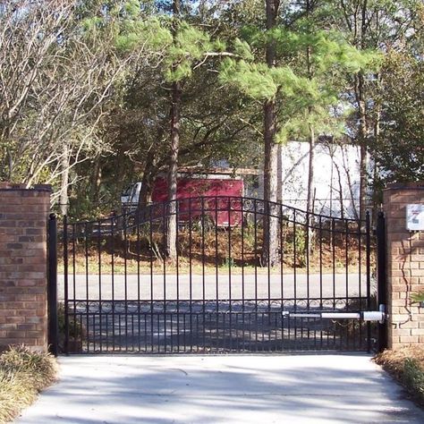 Rustic Gates Entrance, Rustic Gates, Fence Fabric, Driveway Entrance, Fencing Ideas, Traditional Paint, Steel Gate, Paris Style, Wrought Iron Gates