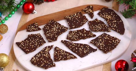 Dark Chocolate Quinoa Bark - Mind Over Munch Christmas Chocolate Bark, Crunch Candy Bar, Fudge With Condensed Milk, Gluten Free Cracker Recipe, Bark Recipes Easy, Chocolate Bark Christmas, Chocolate Walnut Fudge, Chocolate Quinoa, Dark Chocolate Bark