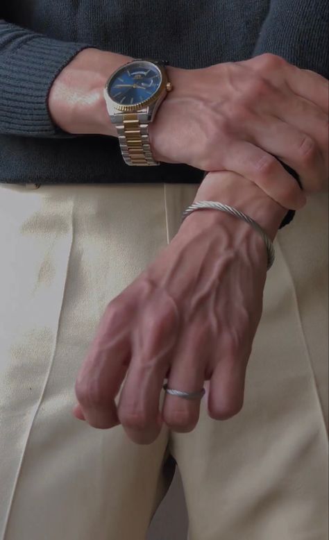 Men Hands Aesthetic, Veiny Hands Aesthetic, Arm Veins, Veiny Hands, Hand Veins, Hot Hands, Gentleman Aesthetic, Nanami Kento, Gym Guys