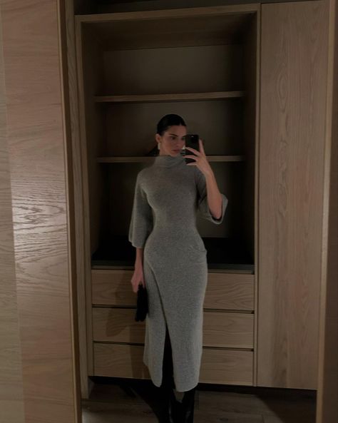 Kendall Jenner Aesthetic, Kendall Jenner Dress, Looks Kylie Jenner, Kendall Style, Grey Sweater Dress, Kendall Jenner Outfits, Jenner Outfits, Jenner Style, Dinner Outfits