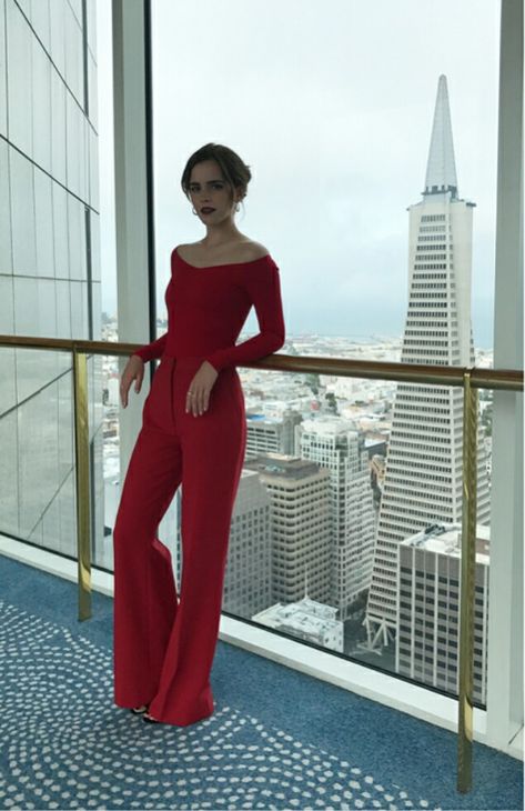 Emma Watson for the "The Circle" press tour in San Francisco, April 2017 Emma Watson Red Carpet, Emma Watson Outfits, Emma Watson Style, Red Two Piece, فستان سهرة, Elle Magazine, Woman Portrait, Beautiful Lady, Jessica Chastain