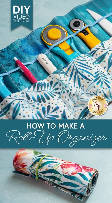 Follow along with Jen in this DIY tutorial as she shows you how to make a Roll-up Organizer using beautiful fabrics, and colorful coordinating elastic! This project is fun and easy to create, with lots of opportunities for custom and creative modifications to fit your needs! Use this to take utensils to a picnic, organize sewing notions, art supplies and more! Notions Bag Sewing Pattern, Sewing Roll Up Bag, Art Supplies Bag Diy, Roll Up Sewing Kit Pattern, Diy Sewing Kit Organizer, Roll Up Organizer, Sewing Tools Organizer Diy, Sewing Projects For Office, Sewing Accessories Organizer