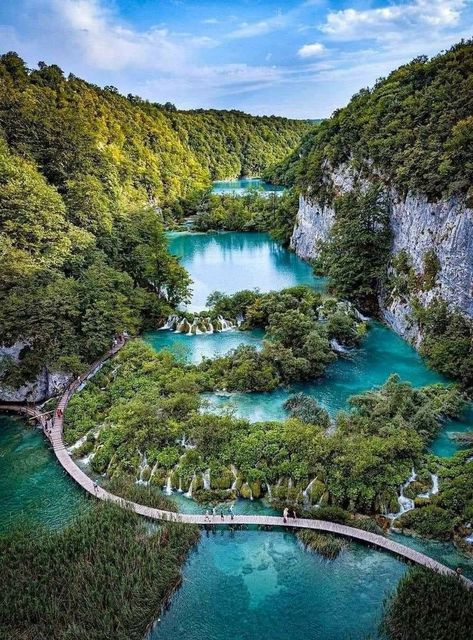 Europe Holidays, Plitvice Lakes National Park, Plitvice Lakes, Voyage Europe, Croatia Travel, Beautiful Locations Nature, Dream Travel Destinations, Future Travel, Beautiful Places To Travel