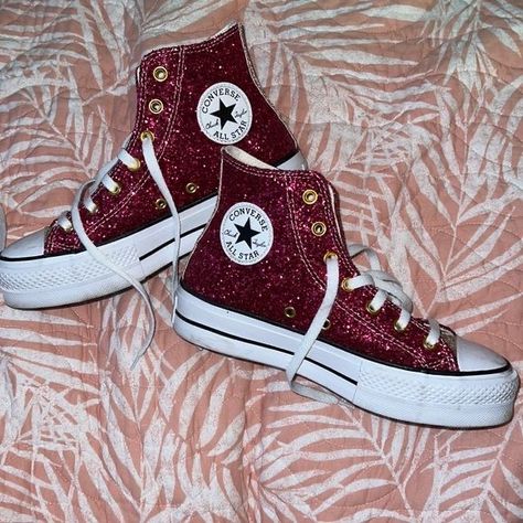 #aesthetic #vogue #shoes #convers #sneakers #pink #glitter #mode #fashion Red Glitter Converse, Red Prom Shoes, Pink Glitter Converse, Converse Glitter, Red Converse Outfit, Burgundy Converse, Tennis Ideas, Sequin Converse, Sparkly Converse