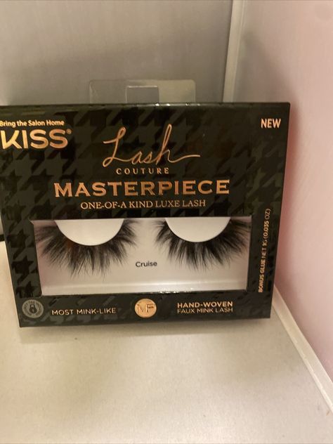 Beauty Supply Lashes, Mega Lash Extensions, Indie Hairstyle, Faux Eyelashes, 90s Makeup Look, Natural Fake Eyelashes, Lashes Fake Eyelashes, Kiss Lashes, Latina Makeup