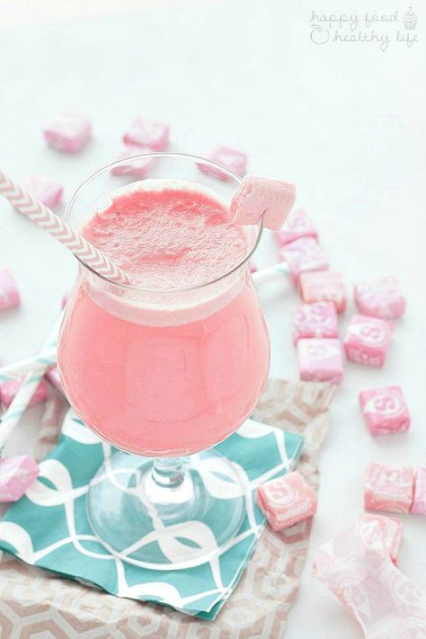 Refreshing fun summer drink recipes that are nonalcoholic and alcoholic. Summer drinks that kids and adults can enjoy. Low Calorie Cocktails Recipes, Starburst Cocktail, Vodka Drinks Easy, Whipped Vodka, Low Calorie Cocktails, Pink Starburst, Healthy Cocktails, Summer Drink Recipes, Happy Food