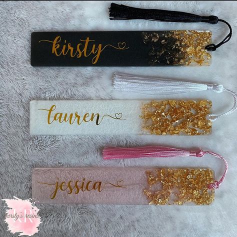 Resins Ideas, Resin Wedding, Pressed Flowers Diy, Resin Bookmarks, Customization Ideas, Epoxy Projects, Resin Creations, Homemade Bracelets, Diy Wedding Gifts