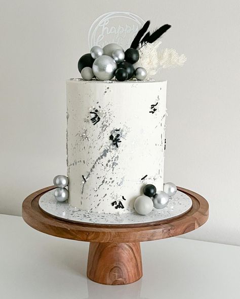 Mad Sweet Cakes on Instagram: “Black and silver splatter…” Black And White 21st Cake, Black And Silver Cake Ideas, 21st Birthday Ideas Black And Silver, Birthday Cake Black And Silver, Black And Silver Cake For Men, Black And White Cake For Men, Black White And Silver Cake, Black And Silver Cakes Birthday, Black And White Birthday Party Ideas