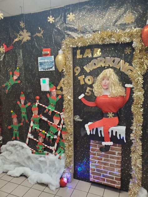 Dolly Parton Christmas, Christmas Doors, Contest Ideas, Christmas Door Decorating Contest, Shelf Office, Christmas Door Decoration, Door Decorating Contest, Tree Inspiration, Door Decorating