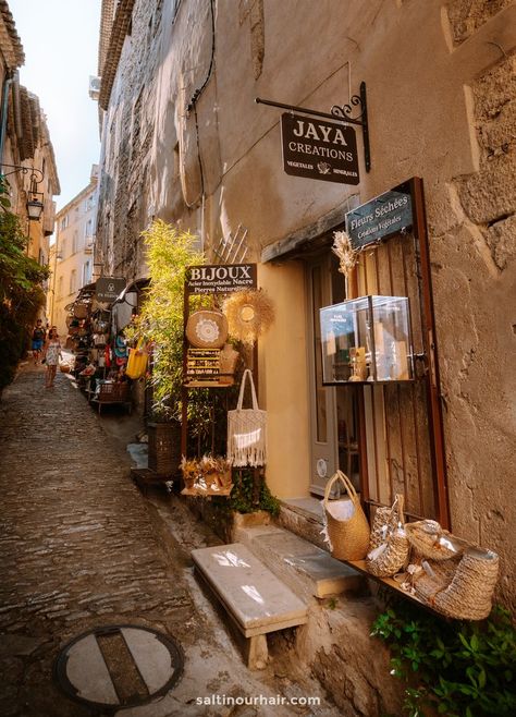 Out And About Photography, Gordes France Aesthetic, Country Side France, South Of France Villages, South Of France Aesthetic Vintage, France Village Aesthetic, France House Aesthetic, Places To Go In France, Old France Aesthetic