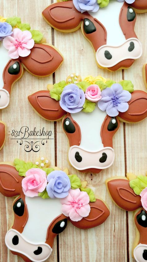 1st Birthday Cookies, Face Cookies, Cow Cookies, Cookies Royal Icing, Farm Cookies, Cow Birthday Parties, Cow Cakes, Decorate Cookies, Royal Iced Cookies