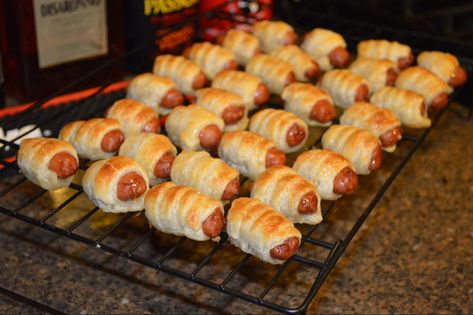 Puff Pastry Dinner, Puff Pastry Recipes Appetizers, Wrapped Smokies, Winter Gala, Sauce Spaghetti, Puff Pastry Appetizers, Pastry Appetizer, Puff Pastry Desserts, Gala Ideas