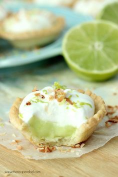 Key Lime Tarts, Lime Tart, Lime Recipes, Tart Dessert, Dessert Aux Fruits, Spring Desserts, Lime Pie, Coconut Lime, Sweet Tarts