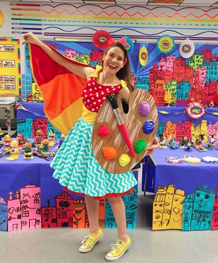 DIY: Superhero Dress with Rainbow Cape! Art Teacher Costume, Diy Superhero Costume, Superhero Dress, Superhero Halloween Costumes, Superhero Art Projects, Teacher Costumes, Rainbow Diy, Cassie Stephens, Kids Art Class