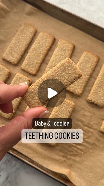 Teething Snacks For Babies, Baby Teether Biscuits, Teething Biscuits For 6 Month Old, Teething Biscuits Homemade, Blw Cookies, Baby Teething Biscuits, Healthy Biscuits Recipe, Teething Cookies, Kids Snack Ideas