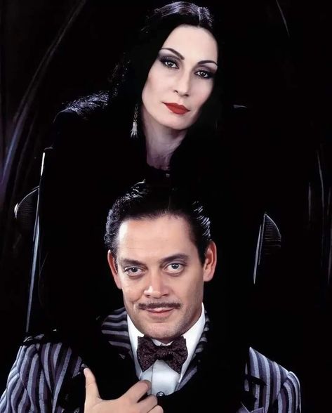 Adams Family Gomez And Morticia, Angelica Huston Morticia, Morticia And Gomez Addams Photoshoot, Adam’s Family Morticia, Morticia Addams Costume Makeup, Adam’s Family, Gomez Addams Aesthetic, Concept Costume Ideas, Morticia Addams And Gomez