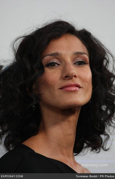 Indira Varma, Uk Actors, Facial Anatomy, Colorful Portrait, Fitness Models Female, Beauty Guru, Empowering Women, Women In History, Celebrity Photos