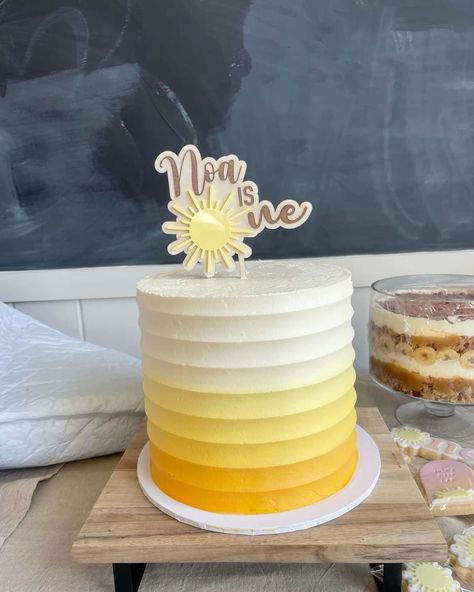 Sunshine Cake Topper, Sunshine Birthday Cakes, Sun Cake, Sunshine First Birthday, Sunshine Cake, Boys First Birthday Party Ideas, Sunshine Baby Showers, Twins 1st Birthdays, Birthday Party Decorations Diy