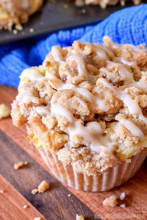 Jumbo Muffin Recipes, Sour Cream Coffee Cake Muffins, Cinnamon Coffee Cake Muffins, Coffee Cake Muffin Recipes, Easy Coffee Cake, Cinnamon Streusel Muffins, Cinnamon Crumb Cake, Crumb Cake Muffins, Sour Cream Muffins