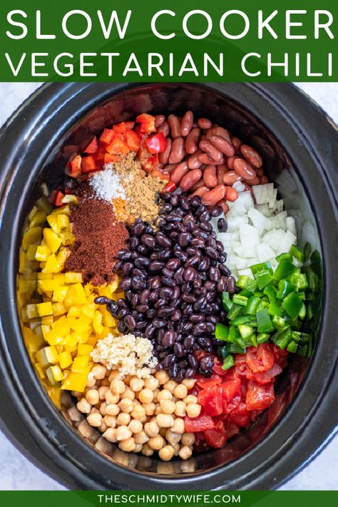 Slow Cooker Vegetarian Chili, Vegetarian Slow Cooker Recipes, Vegetarian Chili Recipe, Veggie Chili, Kinds Of Beans, Meatless Meal, Slow Cooker Vegetarian, Chilli Recipes, Vegetarian Crockpot