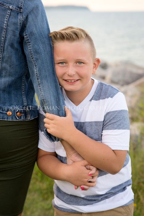 Mother Son Session - Kellie Roman Photography Mother Son Photoshoot Older, Mom Son Poses, Son And Mom Pictures, Mother Son Photos Single Moms, Mom Son Photoshoot Picture Ideas, Family Of 3 Poses With Older Child, Mother Son Photography Older, Mother Son Picture Ideas, Mom And Son Photo Ideas Older