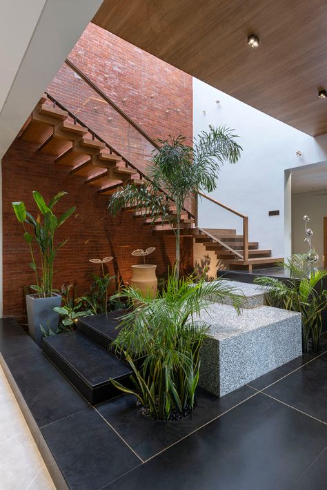 Modern Concrete Homes, Pixel House, Grid Architects, India Architecture, Best Modern House Design, Concrete Home, Staircase Design, Villa Design, Exposed Brick