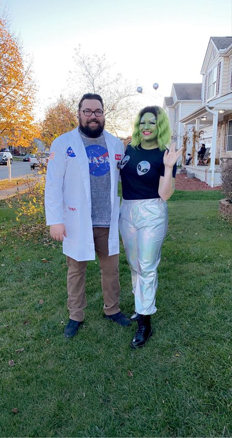 Rocket Scientist Costume, Space Party Outfit Men, Nasa Scientist Costume, Out Of This World Costume Ideas, Space Themed Couples Costume, Mens Space Costume, Space Costumes Men, Alien Guy Costume, Nasa And Alien Couple Costume