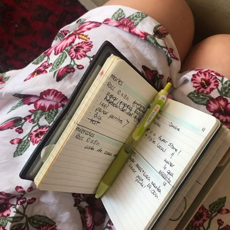 Carlota HB on Instagram: “Finishing some daily tast ☺️” Higher Purpose, 귀여운 음식 그림, Commonplace Book, Cool Journals, Diy Journal Books, Uni Life, Academic Motivation, Final Destination, School Motivation