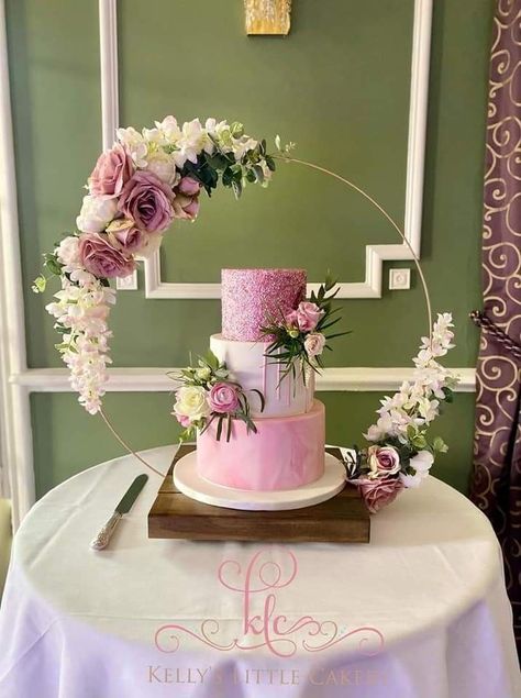 Birthday Floral Centerpieces, Engagement Cake Designs, Cake Decorating Stand, Wedding Cake Display, Floral Cake Topper, Engagement Cakes, Diy Decor Ideas, Home Diy Ideas, White Wedding Cake