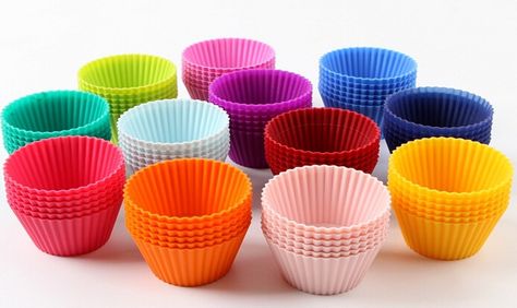 Como fazer cupcake em forma de silicone – Blog Maria Chocolate Small Cake Boxes, Silicone Cupcake Molds, Silicone Baking Cups, Muffin Cupcake, Cupcake Pans, Cupcake Mold, Cupcake In A Cup, Cake Recipes From Scratch, Cupcake Pan