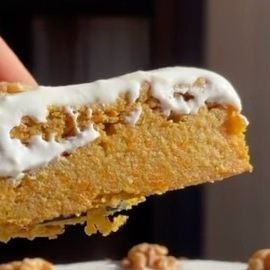 Olivia Robertson-Moe, NTP | Nutrient-Dense Nutrition on Instagram: "🥕 healthy & delicious carrot cake recipe 👇👇 ❤️save this video because its going to be your go to holiday dessert 🤩it’s grain free, made with real, whole foods and minimally sweetened with maple syrup so its more blood sugar friendly 👍🏻but its still so moist and fudgy with a delicious creamy frosting 😅And just wait till you see what the frosting is made of! 👇if you love carrot cake, you need to try this! here’s how I make it: * ½ cup butter, browned * 2 large eggs  * 1 tsp vanilla extract * ½ cup pumpkin puree  * ⅓ cup pure maple syrup  * 1 tsp cinnamon * 1 tsp lemon juice  * 3 large carrots, grated  * 1/2 cup cassava flour  * 1 cup shredded coconut, blended into a fine flour  * 1/2 tsp baking soda * ¼ tsp baking Coconut Baking, Creamy Frosting, Cassava Flour, Carrot Cake Recipe, Holiday Dessert, Pure Maple Syrup, Healthy Delicious, Shredded Coconut, Whole Foods