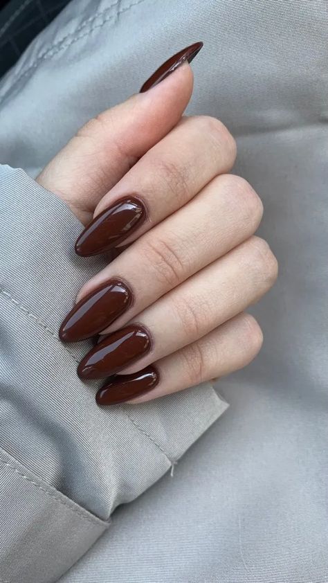 Looking for the current nail trends of fall 2023? I got the latest scoop of all the trending fall nail designs that are taking over Tiktok and Instagram. I'm trying #6 tomorrow! September nails | fall aesthetic nail inspo | Back to school nails | autumn aesthetic #fall #nails Brown Round Acrylic Nails, Almond Nails For Brown Skin, Simple Brown Nails, Brown Gel Nails, Brown Almond Nails, Dark Brown Nails, Brown Nail Polish, Brown Nail, Brown Nails Design