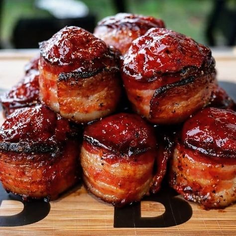 Baguette Recipes, Meatloaf Bites, Bacon Wrapped Recipes, Sausage And Bacon, Bacon Wrapped Meatloaf, Bbq Meatloaf, Baguette Recipe, Food Babe, Talk Of The Town