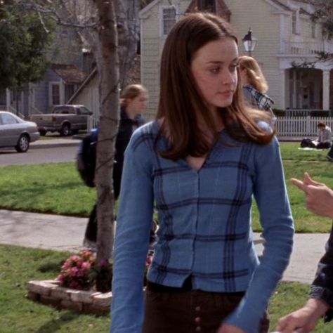 Rory Gilmore Blue Outfit, Rory Dance Dress, Rory Gilmore Posture, Rory Gilmore Pjs, Rory Gilmore Style Season 1, Rory Gilmore Outfits Season 1, Rory Fits, Rory Gilmore Style Outfits, Rory Gilmore Outfits