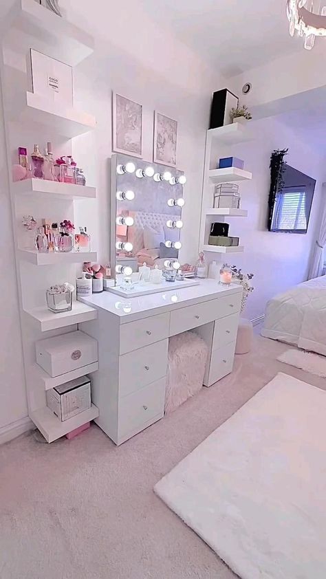 Dressing Room Bedroom, Large Vanity Mirror, Small Dressing Rooms, Cute Mirror, Bedroom Ideas For Small Rooms Cozy, Vanity Mirror With Lights, Room Dressing, Lighted Makeup Mirror, Dream Bedroom Inspiration