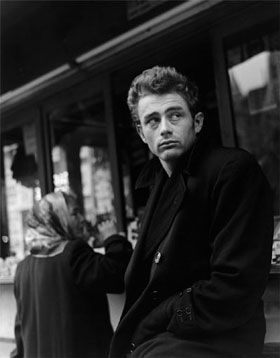 big coat Dennis Stock, James Dean Photos, Famous People Celebrities, Dane Dehaan, Jimmy Dean, East Of Eden, James Dean, Ryan Reynolds, Steve Mcqueen